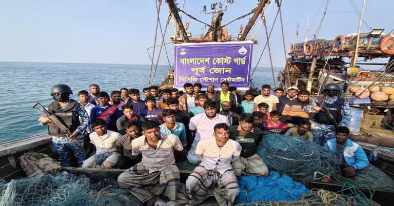 আটক  ৫৩ জেলে